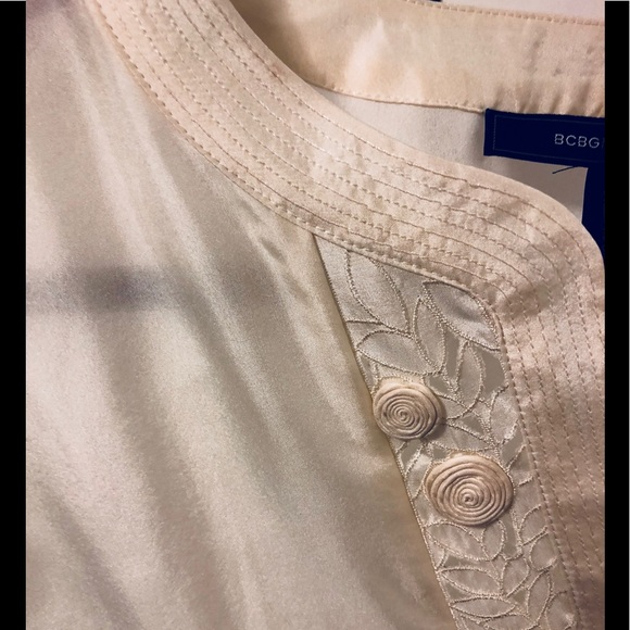 BCBG MAXAZRIA 100% SILK White Blouse, Bohemian, Oversized - Picture 2 of 4